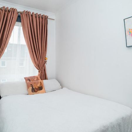 Entire Fabulous 2Bedroom First Floor Flat Located Within Close Proximity To City Centre & University Of Aberdeen With Private Parking المظهر الخارجي الصورة