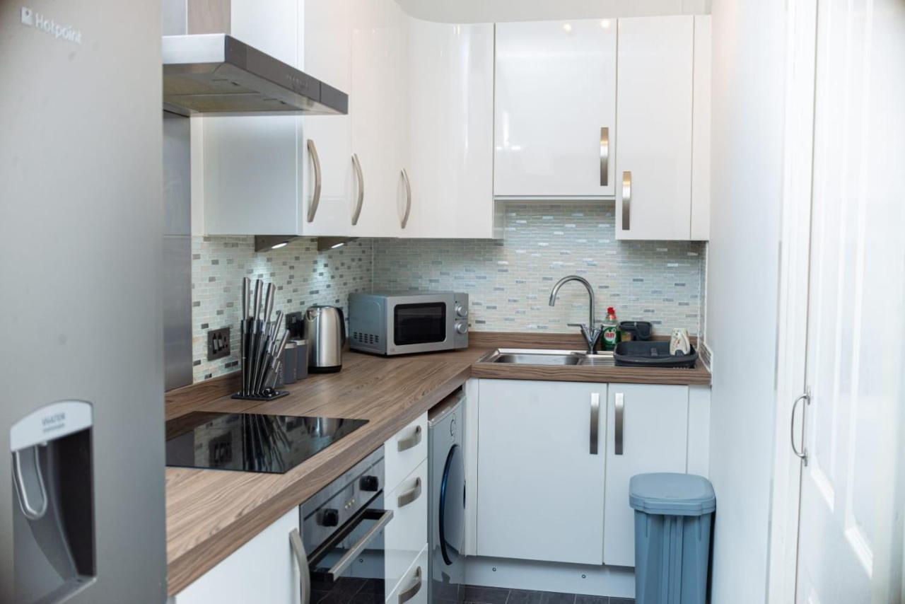 Entire Fabulous 2Bedroom First Floor Flat Located Within Close Proximity To City Centre & University Of Aberdeen With Private Parking المظهر الخارجي الصورة
