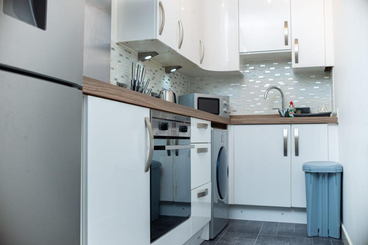 Entire Fabulous 2Bedroom First Floor Flat Located Within Close Proximity To City Centre & University Of Aberdeen With Private Parking المظهر الخارجي الصورة