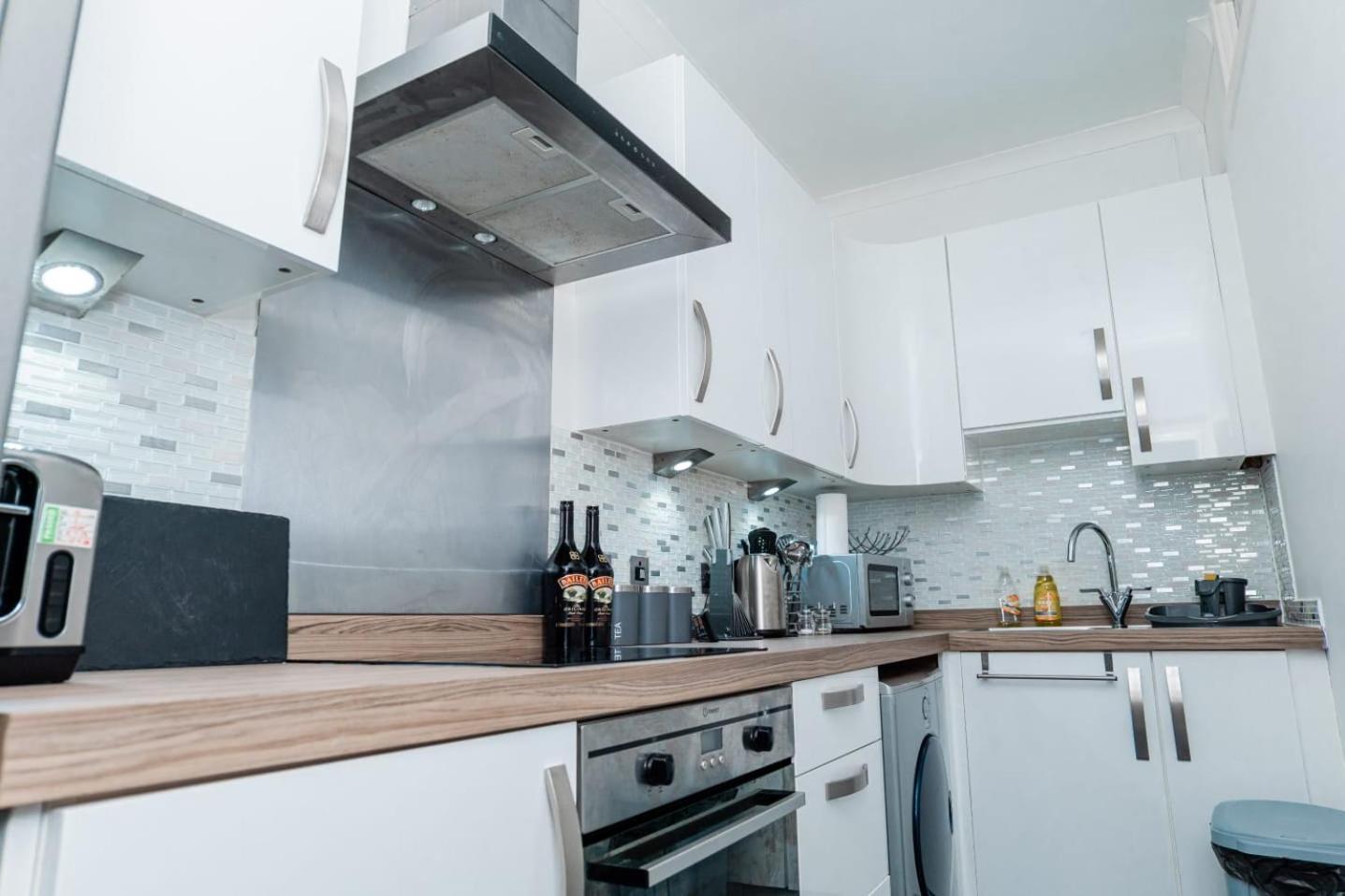 Entire Fabulous 2Bedroom First Floor Flat Located Within Close Proximity To City Centre & University Of Aberdeen With Private Parking المظهر الخارجي الصورة