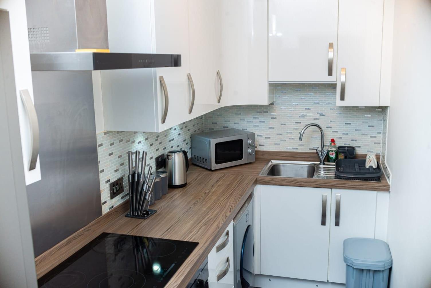 Entire Fabulous 2Bedroom First Floor Flat Located Within Close Proximity To City Centre & University Of Aberdeen With Private Parking المظهر الخارجي الصورة