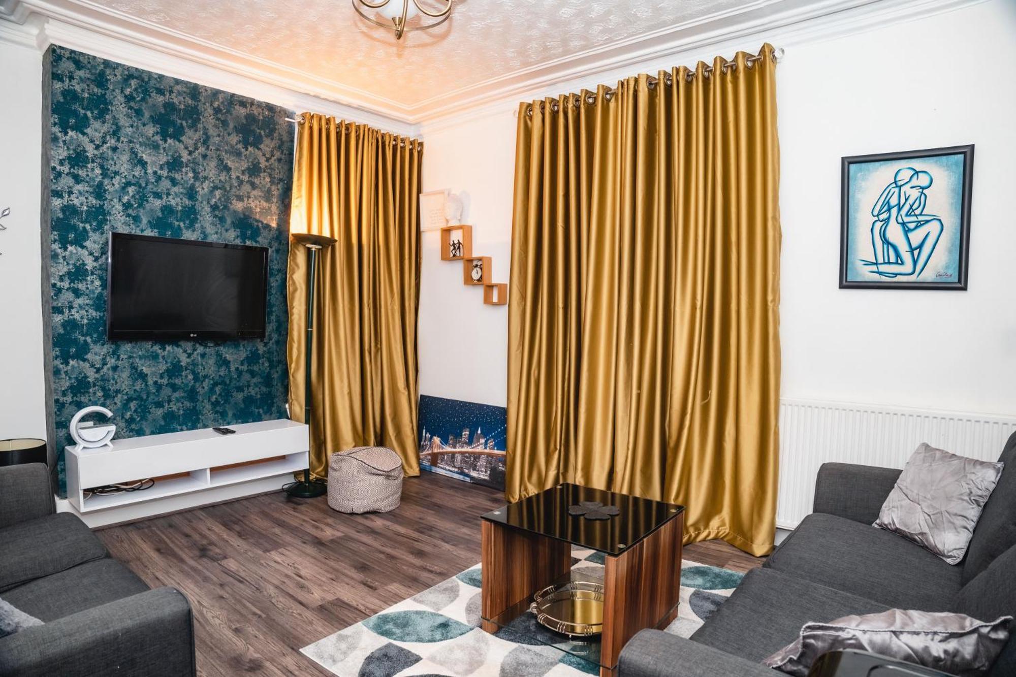 Entire Fabulous 2Bedroom First Floor Flat Located Within Close Proximity To City Centre & University Of Aberdeen With Private Parking المظهر الخارجي الصورة