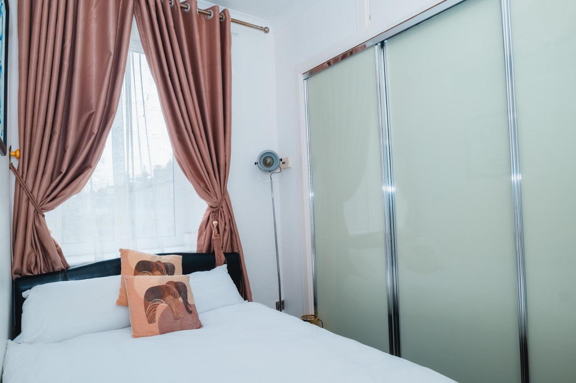 Entire Fabulous 2Bedroom First Floor Flat Located Within Close Proximity To City Centre & University Of Aberdeen With Private Parking المظهر الخارجي الصورة