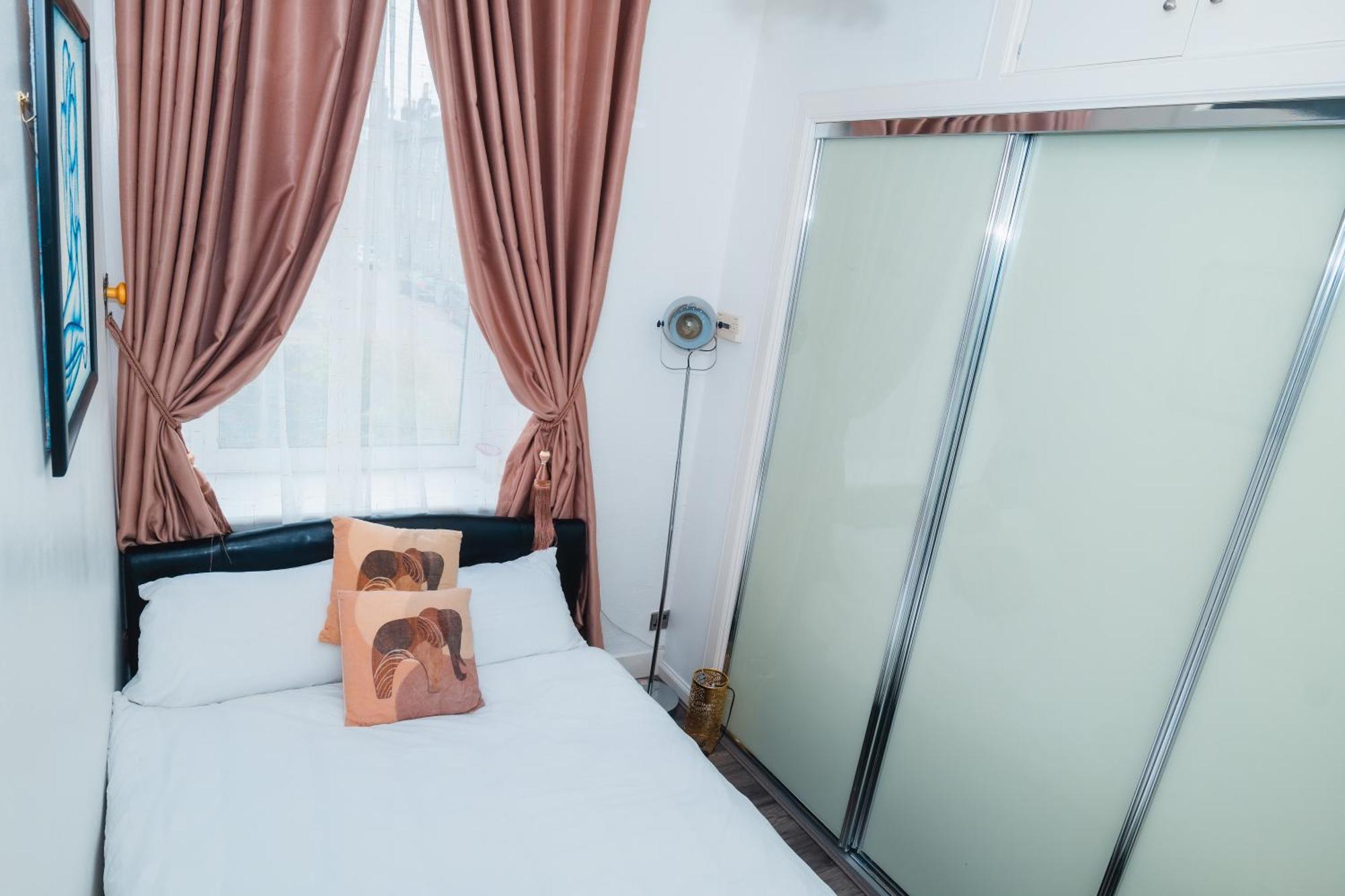 Entire Fabulous 2Bedroom First Floor Flat Located Within Close Proximity To City Centre & University Of Aberdeen With Private Parking المظهر الخارجي الصورة