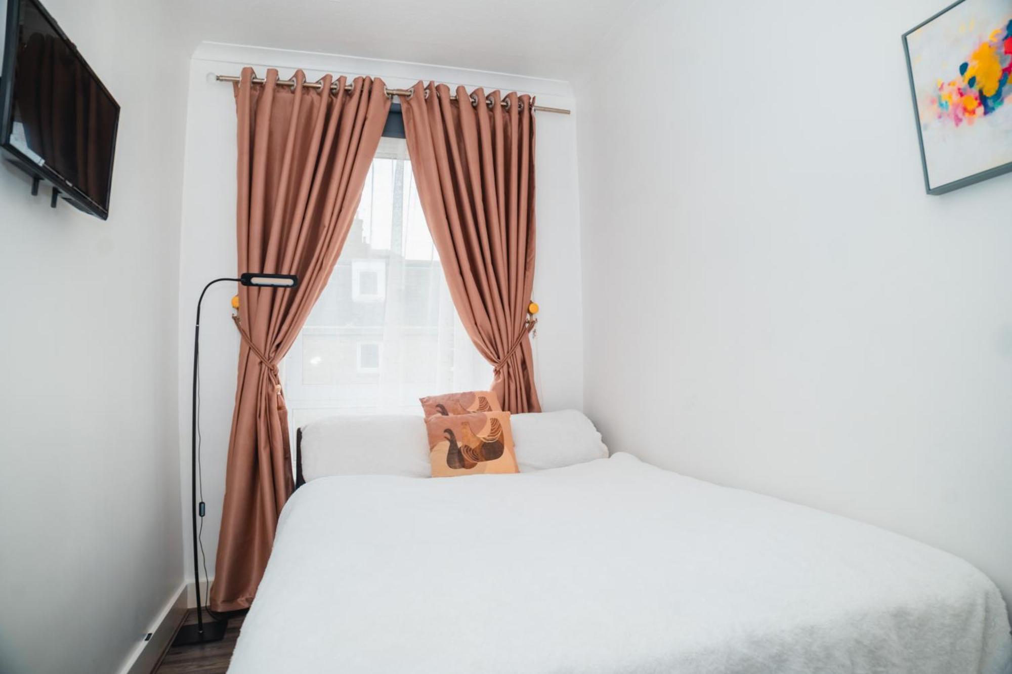 Entire Fabulous 2Bedroom First Floor Flat Located Within Close Proximity To City Centre & University Of Aberdeen With Private Parking المظهر الخارجي الصورة